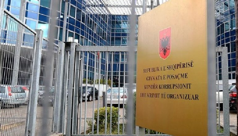 AKSIONI I SPAK/ Arrestohen për shpërdorim detyre dy efektivë policie në Tepelenë dhe Gjirokastër (EMRAT)