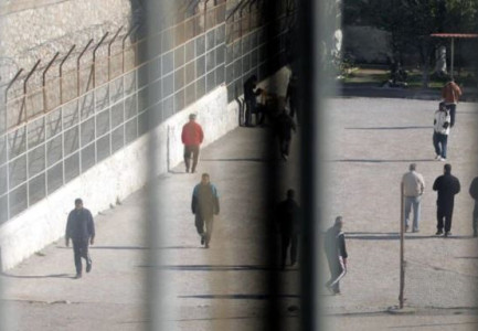 ZBULOHET PLANI I MINISTRISË SË DREJTËSISË/ Të burgosurit tashmë do të kenë mundësi të punojnë në kompani private