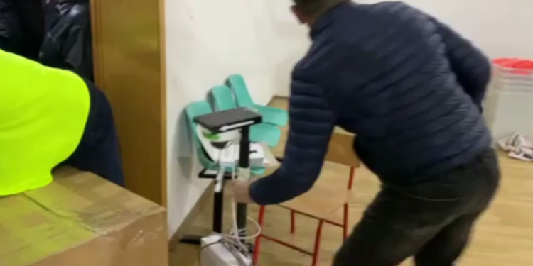 ZGJEDHJET NE VORE/ Teknologjia vonon procesin. Të moshuarit vështirësi me paisjet
