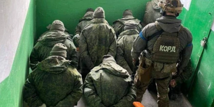 “KËTU ËSHTË FERR, DUA TË KTHEHEM”/ Ushtari rus telefonon gjyshen: Mendova se do përfundonte për…