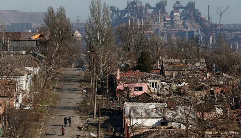 LUFTA/ Mblidheshin ndihma për ukrainasit, forcat ruse bombardojnë ndërtesën e Kryqit të Kuq në Mariupol