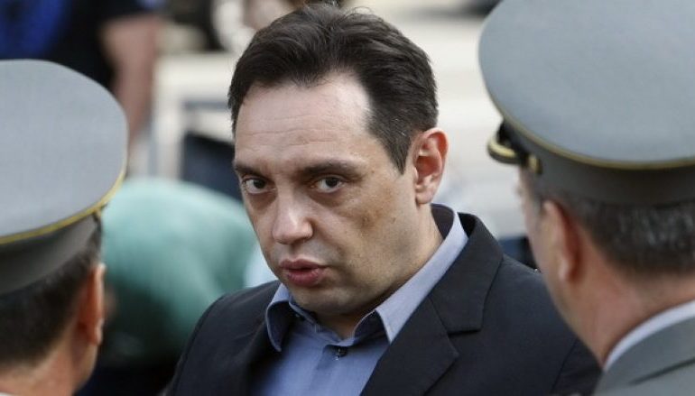 “KRIMINEL LUFTE”/ Ministri SERB i del në mbrojtje Putinit: Fyerje, ai është zgjedhur në mënyrë demokratike