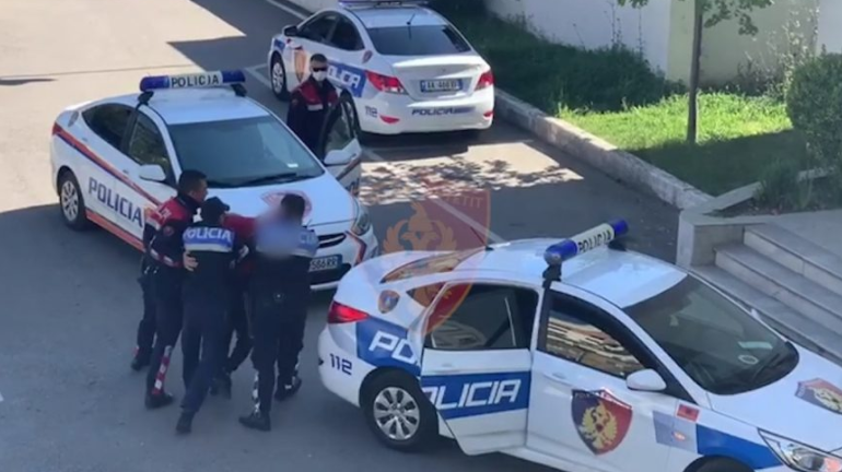 E PËSON KEQ BABAI DHE DJALI/ Kishin mbushur shtëpinë me armë, policia jep DETAJET