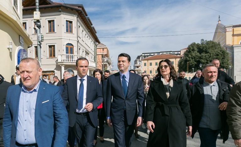 6 MARSI/ Basha mbyll fushatën në Shkodër dhe fton qytetarët në zgjedhjet e të dielës: Të gjithë për një…