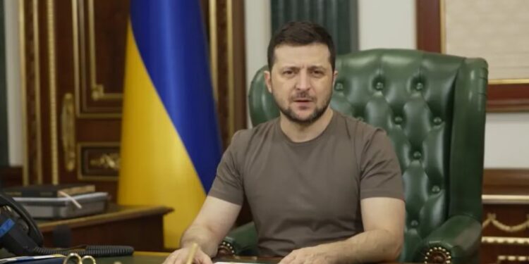 “DORËZONI ARMËT”/ Rusët rrëmbejnë kanalin televiziv ukrainas dhe transmetojnë një mesazh të rremë nga presidenti Zelensky