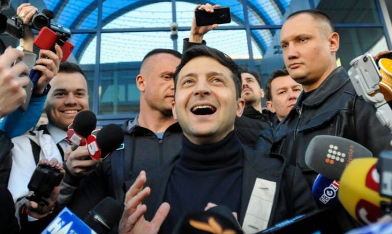 ANALIZA E “THE TIMES”/ Dilema “Hamletiane” e Zelenskyt: Të qëndrojë apo të largohet nga Ukraina