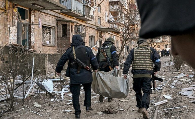 PA USHQIM E UJË/ Tmerri i qytetarëve në Mariupolin e rrethuar nga rusët, flet kryebashkiaku: Të paktën 10 mijë…