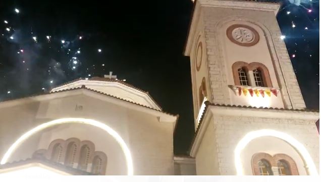 PASHKËT NË BERAT/ Besimtarët ortodoks urojnë për paqe e begati në çdo familje shqiptare