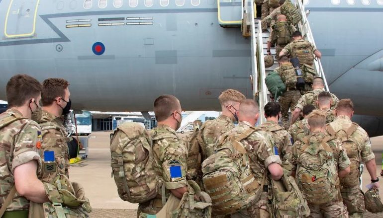 KËRCËNIMET E PUTINIT PËR NISJEN E LUFTËS SË RE/ Britania merr masa, dërgon në Evropën Lindore mijëra ushtarë