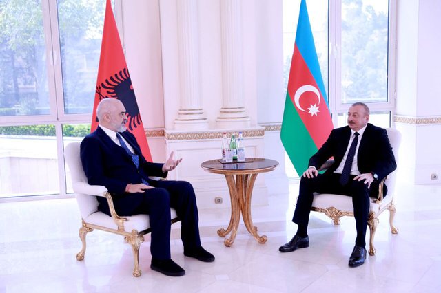 “KEMI TË DREJTË TË JEMI XHELOZ PËR MALIN E ZI”/ Zbardhet biseda e Ramës me Presidentin e Azerbajxhanit