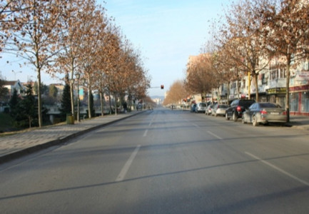 E DIELA DITA PA MAKINA NË TIRANË/ Nalohet qarkullimi në disa akse rrugore! Ja si do të bëhet devijimi