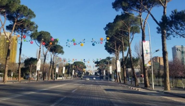 SOT MANIFESTIME NË MBËSHTETJE TË UKRAINËS/ Kufizohet qarkullimi i mjeteve në Tiranë, rrugët që do të bllokohen