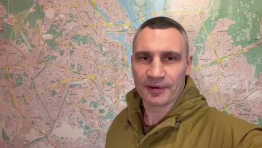 MANIFESTIMI NË MBËSHTETJE TË UKRAINËS/ Kreu i Bashkisë së Kievit: E vlerësojmë mbështetjen! Duam të ndalojmë këtë luftë…