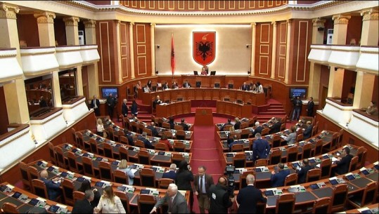 SOT KUVEND/ Deputeti i PD-së kërkon interpelancë me ministren e Shëndetësisë dhe atë të Financave