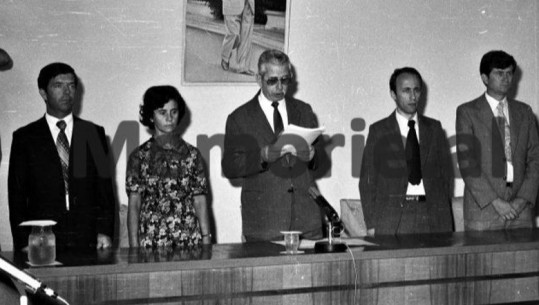 DOSSIER/ Mbledhja e Byrosë. Shpërthimi i Enverit: Mehmeti është dërguar nga unë të udhëheq…