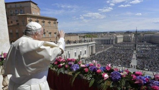 PASHKËT/ Papa në mesazhin për “qytetin dhe botën”: Na fitoftë paqja e Krishtit, të mos mësohemi me luftën…