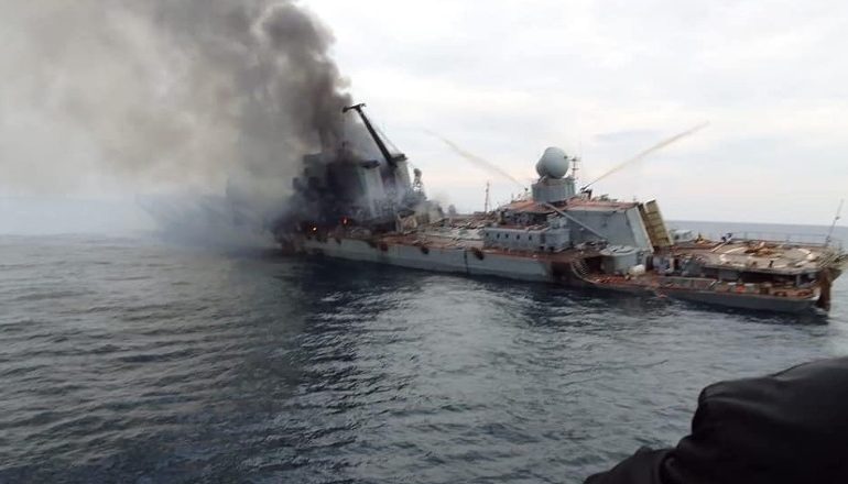 SHKATËRRIMI I ANIJES “MOSKVA”? Moska e mohon sulmin ukrainas, fotografia provon të kundërtën