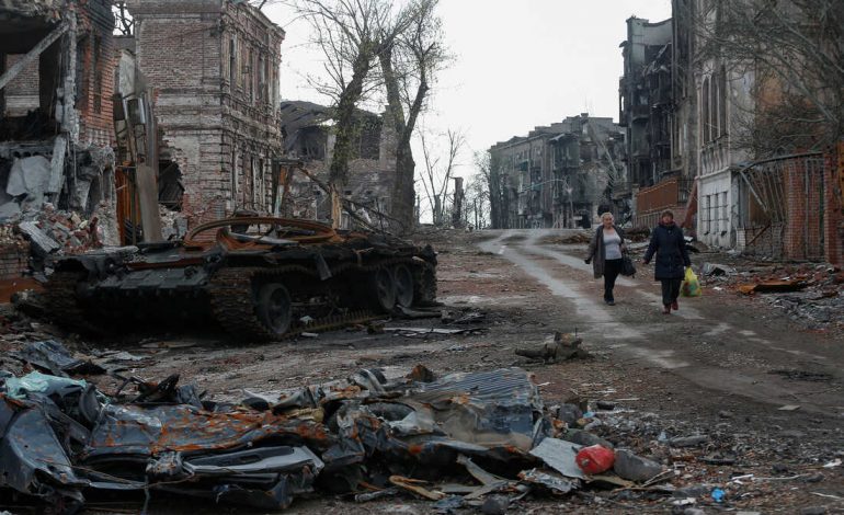 NUK NDALEN SULMET/ Bombardohet tregu në rajonin separatist të Donetskut, 3 të vrarë dhe disa të plagosur
