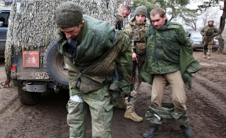 DYSHONIN SE ISHIN SPIUNË/ Dy ushtarët britanikë merren peng nga rusët në Ukrainë