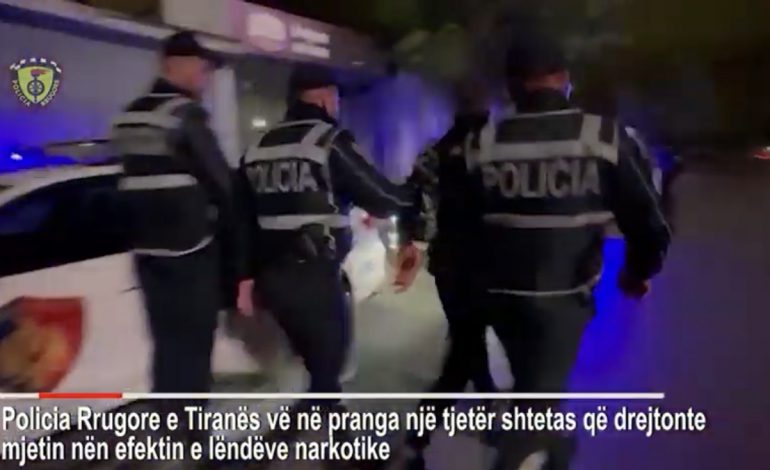 E PËSON KEQ I RIU PAS TESTIT TË DROGËS/ Ja momenti kur e ndalon policia dhe… (VIDEO)