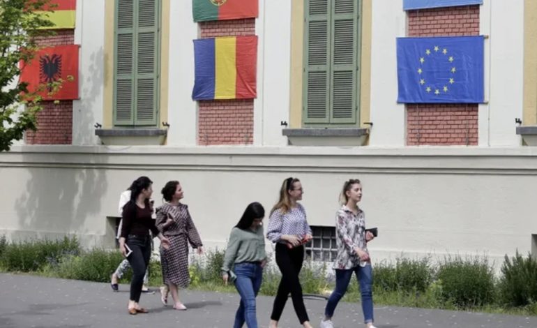 SONDAZHI/ Francezët dhe gjermanët refuzojnë hyrjen e Shqipërisë në BE