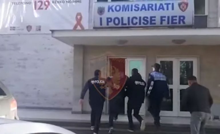 NGA DHUNA NDAJ GRUAS TE SHERRI ME GRUSHTE/ Tre persona arrestohen nga policia në Fier, dy të tjerë nën hetim në gjendje të lirë