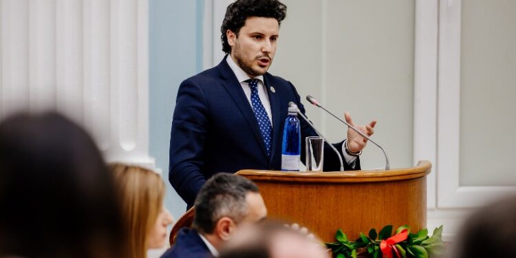 E FUNDIT/ Abazoviç në krye të qeverisë së re të Malit të Zi