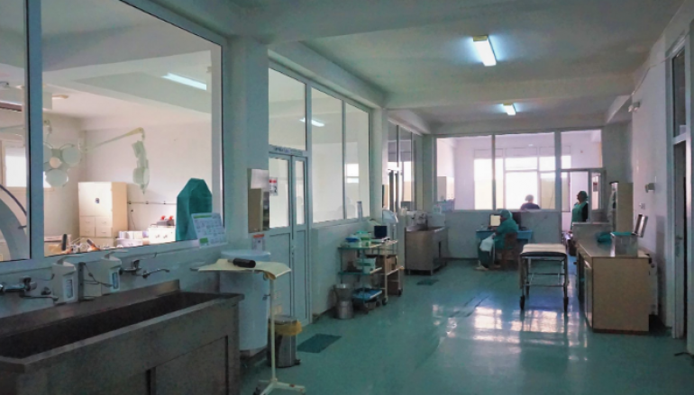 E RËNDË! 3 muaj pasi la spitalin psikiatrik, 45-vjeçari shqiptar i pret kokën nënës së tij me sëpatë