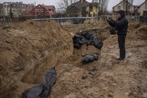 NJË TJETËR MASAKËR/ Zbulohet varri masiv me kufoma në Ukrainë, mbi 1 milion civilë janë…