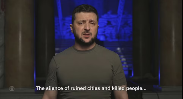 “MUZIKANTËT TANË VISHEN SI USHTARË…”/ Zelensky surprizon yjet në ceremoninë Grammy: Tregoni të vërtetën…