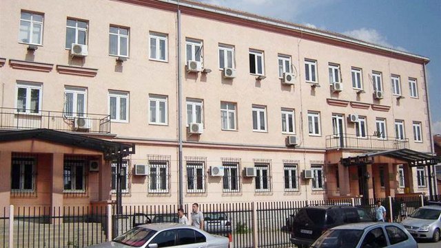 HUMB KONTAKTET ME FAMILJEN KRYESEKRETARJA E GJYKATËS SË LEZHËS/ Lë pas 2 fëmijët, bashkëshorti denoncon në polici