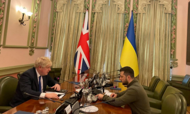 LUFTA/ Boris Johnson vizitë “surprizë” në Kiev, fotoja që askush nuk e priste
