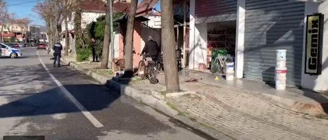 VRASJA NË SHKODËR/ Atentatorët zbrazën breshëri kallashnikovi nga Benzi me xhama të zinj, si u vra 55 vjeçari në lokal