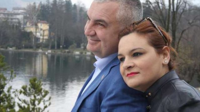 “NUK JETOJ DOT PA TË”/ Kryemadhi deklarata dashurie për Metën: Më bën shumë herë të bie në dashuri