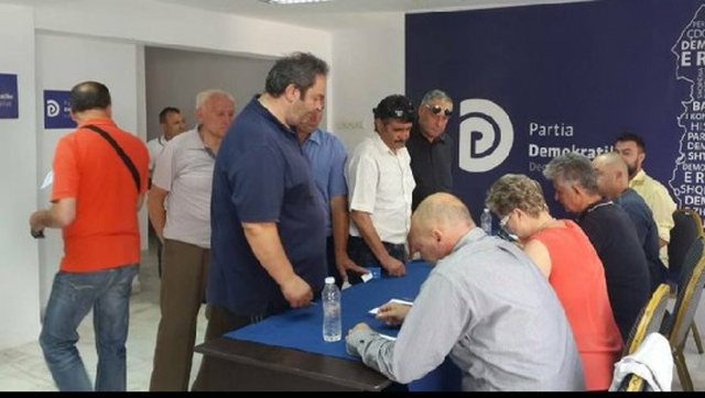 PËRFUNDON PROCESI I NUMËRIMIT TË VOTAVE NË ELBASAN/ Zgjidhet kreu i ri i PD-së (EMRI)