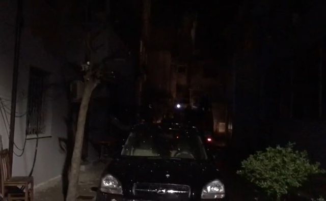 SHKRUMBOHET NGA FLAKËT ZYRA E NOTERIT TË NJOHUR NË LEZHË/ Digjen dokumente të rëndësishme (EMRI)