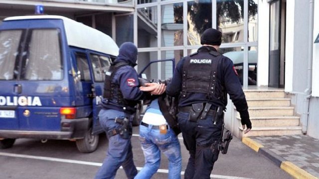 TENTOI TË VRISTE TË ATIN ME HANXHAR/ Arrestohet 25-vjeçari në Lushnjë