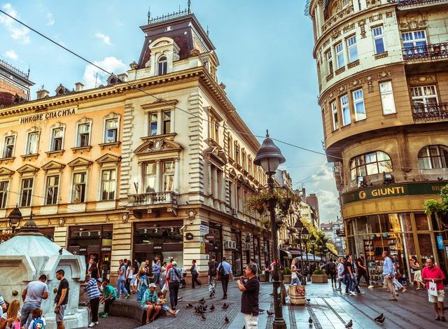 LUFTA RUSE JEP EFEKTE NË SERBI/ Çfarë po ndodh në Beograd? Qytetarët po dëbohen nga…