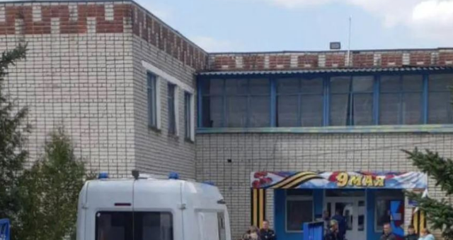 SULM TERRORIST NË NJË KOPËSHT/ Ka viktima mes fëmijëve dhe mësuesve