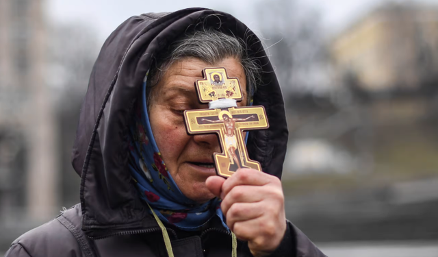 LUFTA NË UKRAINË/ Tre skenarët e mundshëm: Paqe, një puç në Kremlin, ose një…