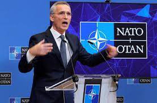 PAS SANKSIONEVE TË REJA/ NATO shqyrton mundësinë e dërgimit të armatimeve të rënda në Ukrainë