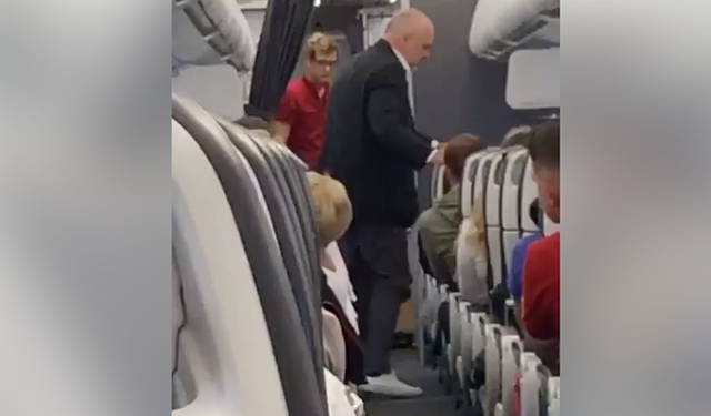 ÇFARË NDODHI? “INCIDENT” në avion, Kryeministri Rama shoqërohet nga Policia Federale