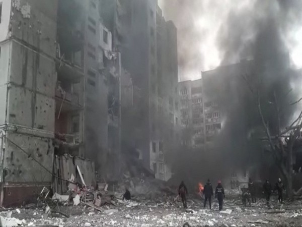 LUFTA NUK KA TË NDALUR/ Kryebashkiaku i Chernihiv: Bombardimet ruse shkatërruan repartin onkologjik të spitalit