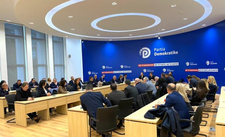 “NUK KE MANDAT SEPSE JE I ZGJEDHUR I…”/ Zbardhet debati mes Berishës dhe Alibeajt në mbledhjen e grupit, ndërhyn dhe Noka
