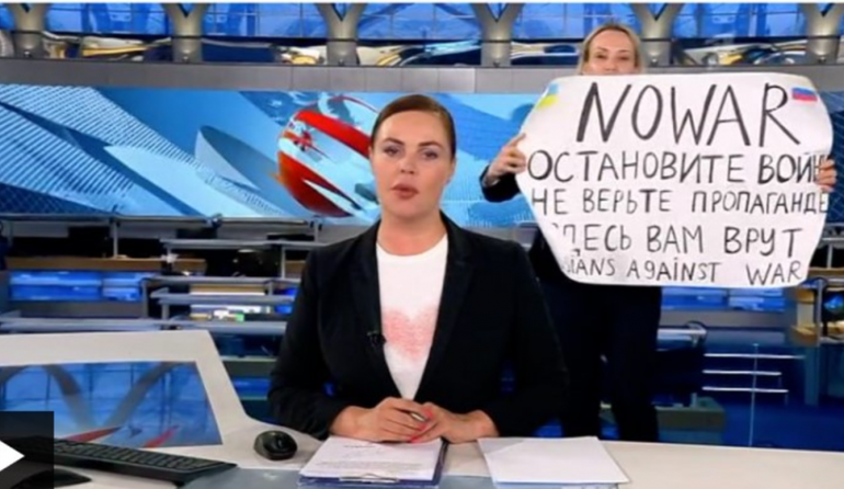 PROTESTOI KUNDËR PUSHTIMIT RUS/ Gazeta gjermane punëson gazetaren