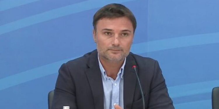 BERISHA NON GRATA/ Alibeaj: Duhet të vetësakrifikohet, s’duhet të prekë të ardhmen e…