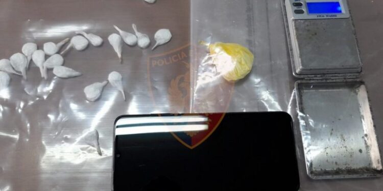 NDODH NË TIRANË/ Ishte në arrest shtëpie por shpërndante kokainë, pranga 46-vjeçarit