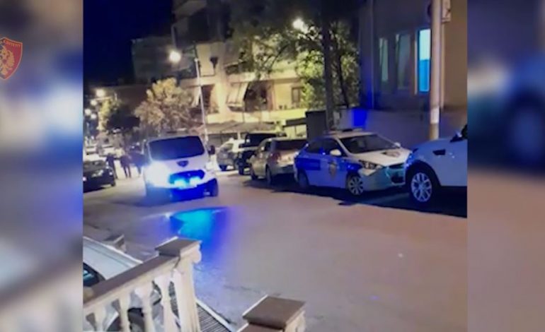 PAS TRE MUAJSH HETIME/ Arrestohen 2 persona në Sarandë, policia iu sekuestron kokainë, automjete dhe telefona