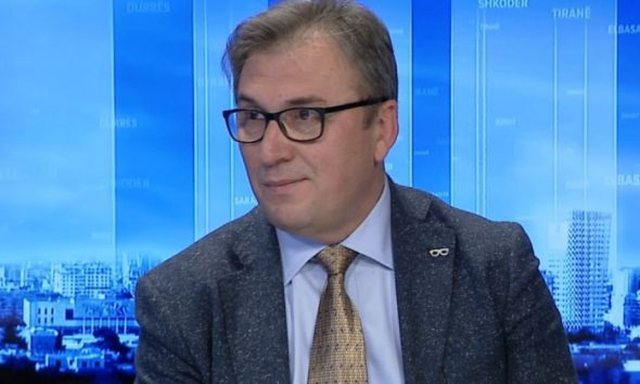 COVIDI/ Brataj: Jemi drejt fundit të pandemisë, por maskat nuk duhet të hiqen