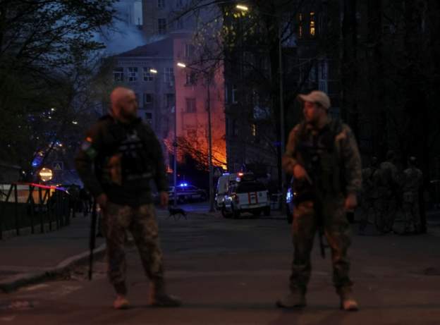 NUK NDALEN SULMET/ Rusët lëshojnë raketën pranë hotelit ku qëndron shefi i OKB-së në Kiev